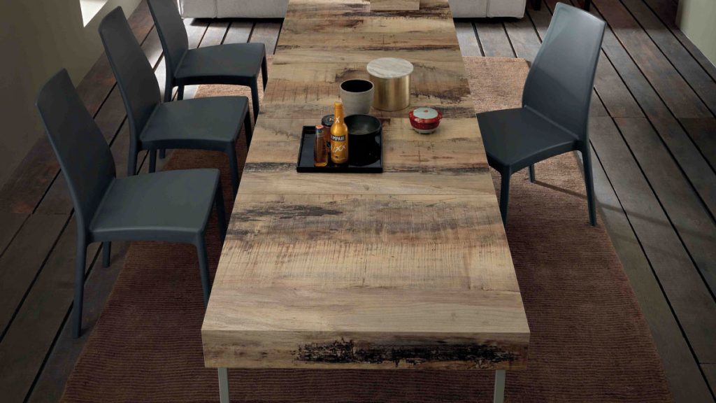 Polyvalent et raffiné : Table basse transformable en table à manger