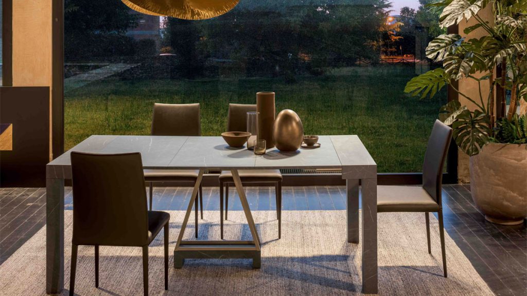 Elegance and Functionality: Extendable Console for Your Space