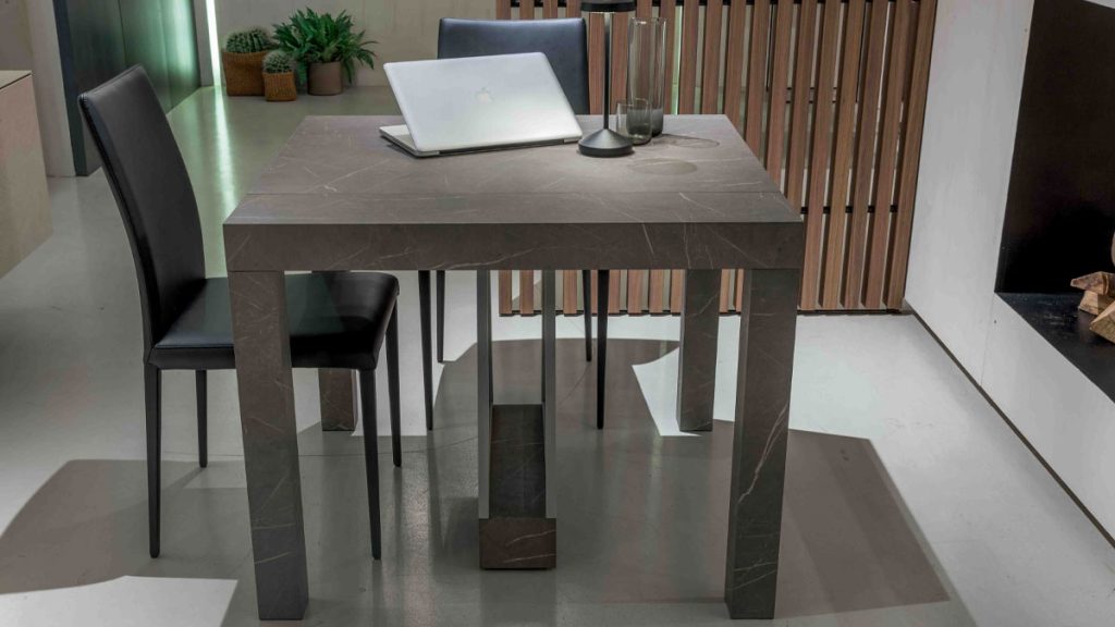 Elegance and Functionality: Extendable Console for Your Space