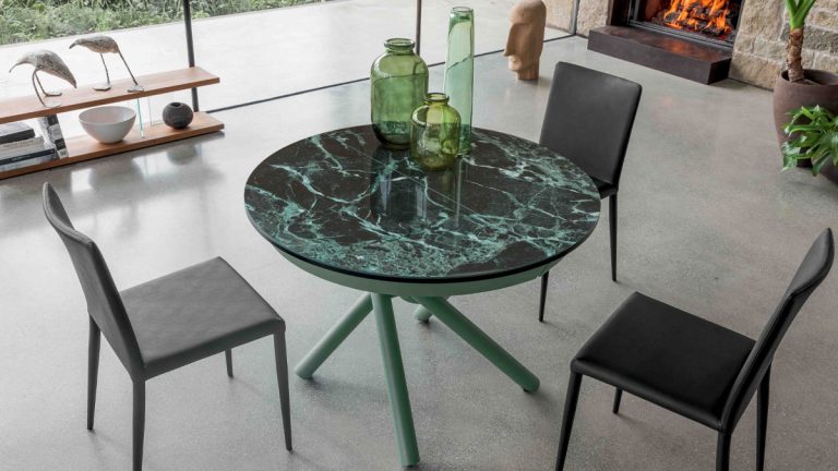Versatile e Raffinato: Tavolino Trasformabile in Tavolo da Pranzo
