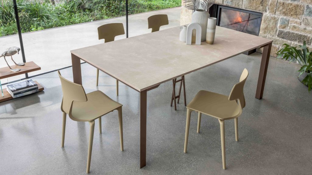 Elegance and Functionality: Extendable Console for Your Space