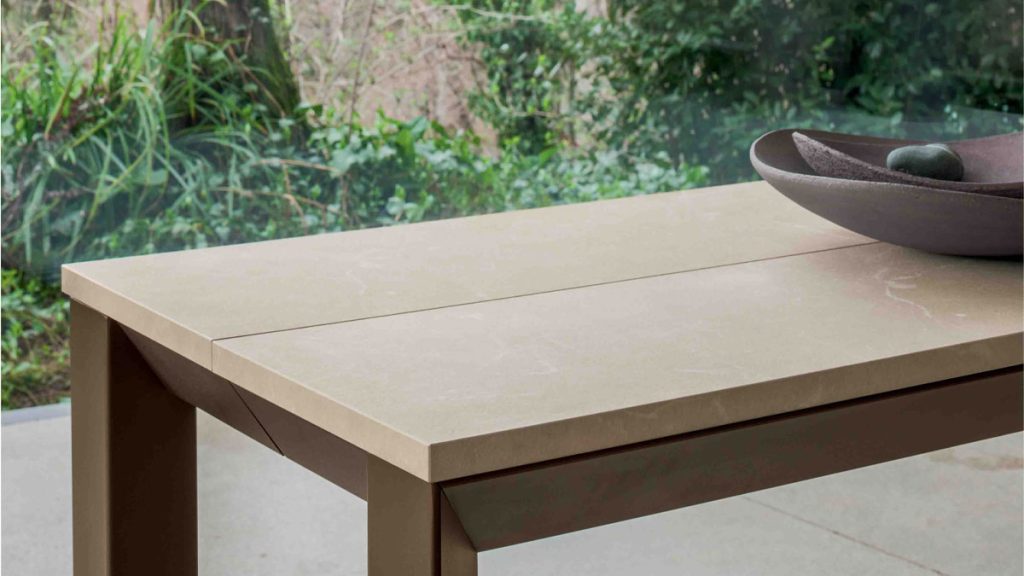 Elegance and Functionality: Extendable Console for Your Space