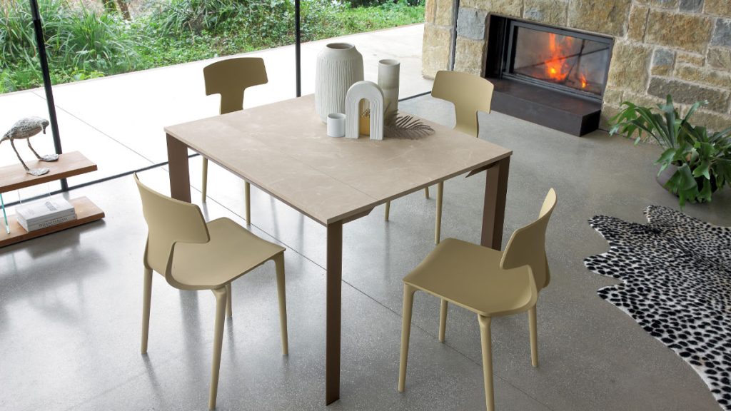Elegance and Functionality: Extendable Console for Your Space