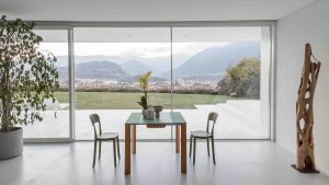 Elegance and Functionality: Extendable Console for Your Space