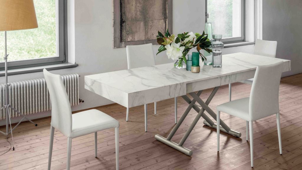 Polyvalent et raffiné : Table basse transformable en table à manger