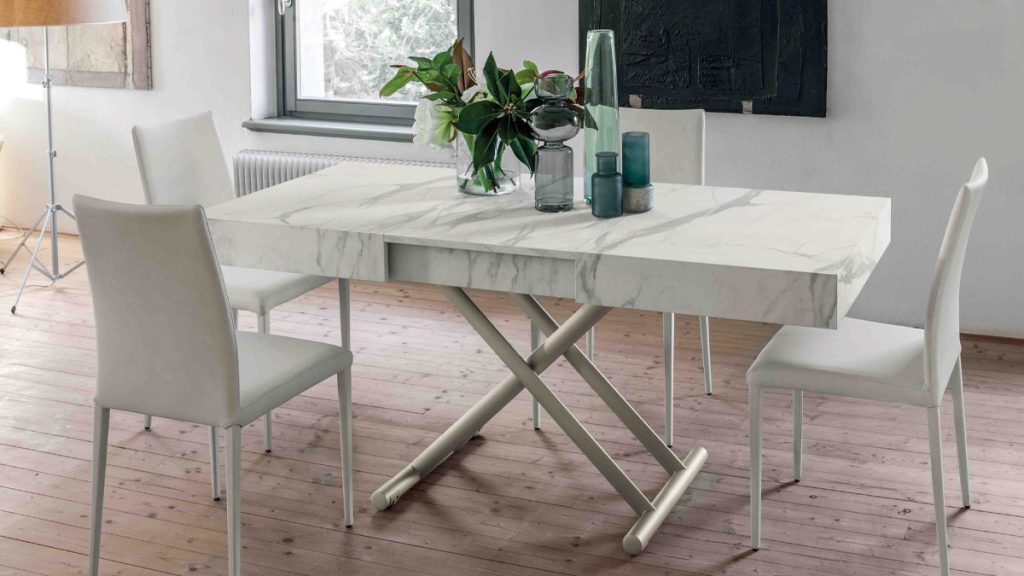 Polyvalent et raffiné : Table basse transformable en table à manger