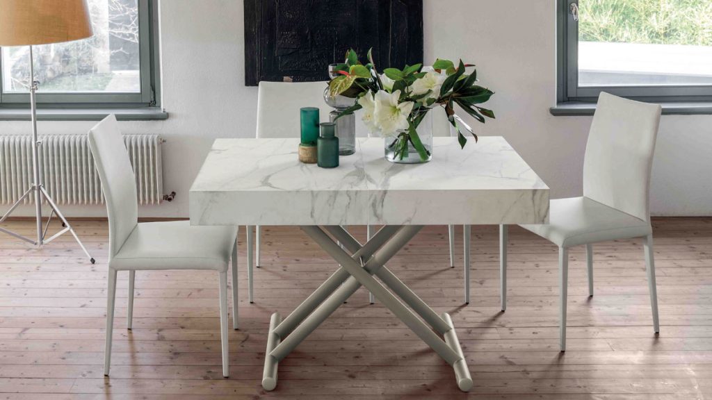 Polyvalent et raffiné : Table basse transformable en table à manger