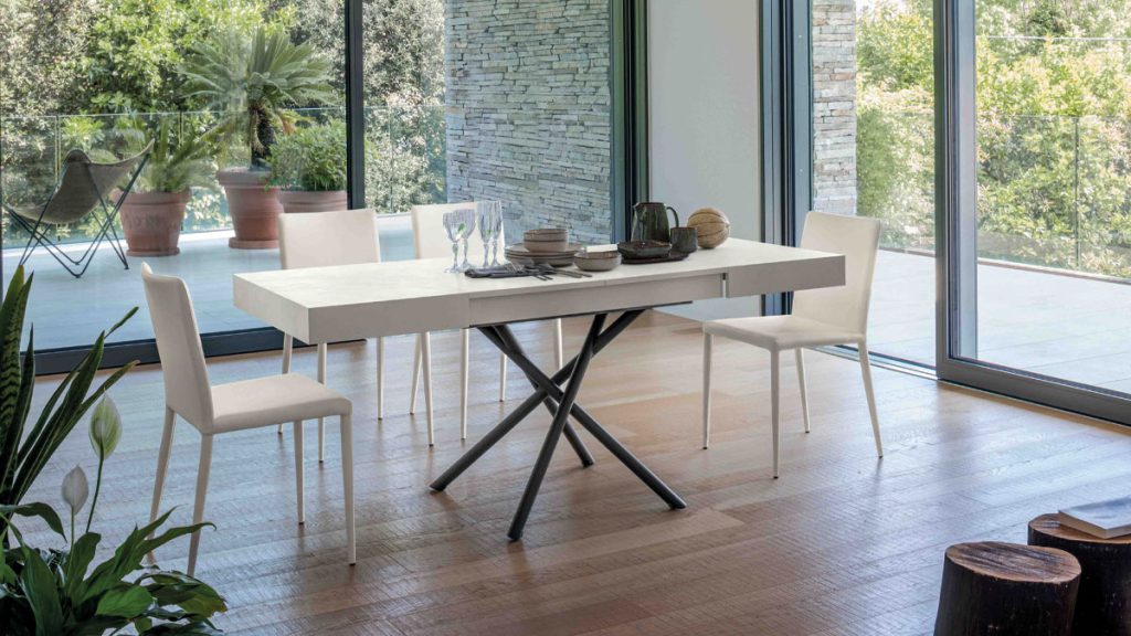 Versatile e Raffinato: Tavolino Trasformabile in Tavolo da Pranzo