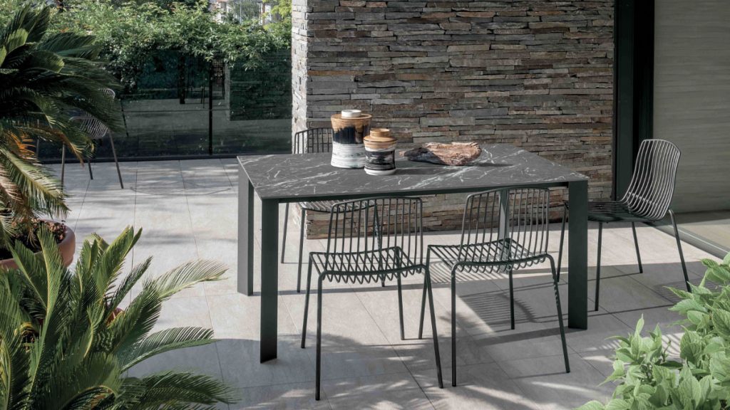 Table fixe d'extérieur : Idéale pour toutes les saisons
