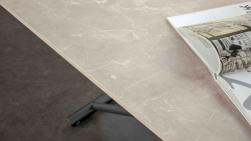 Versatile e Raffinato: Tavolino Trasformabile in Tavolo da Pranzo